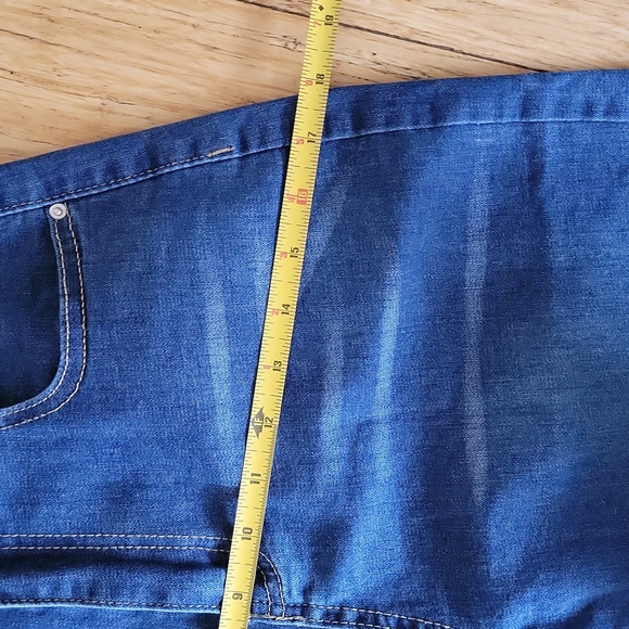 Capri Length Jean - Picture 6 of 8